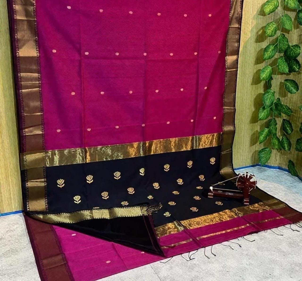 Leaf Green  Lotus Pallu Maheshwari Silk Cotton Saree